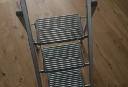 Location outil Escabeau 3 marches (70cm) près de Nantes