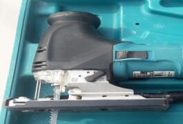Location outil Scie sauteuse  makita  4351fctj 720 w près de Neuilly-Plaisance