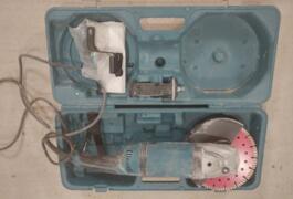 Location outil Meuleuse tronçonneuse 230mm makita ga9030 (avec ou sans disque... le tarif affiché est sans) près de Mulhouse