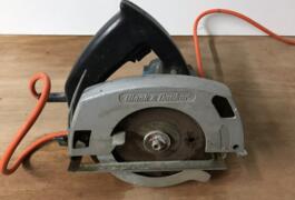 Location outil Scie circulaire black &amp; decker dn56 près de Saint-Ismier