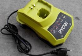 Location outil Chargeur pour accus ryobi 18v près de Méry