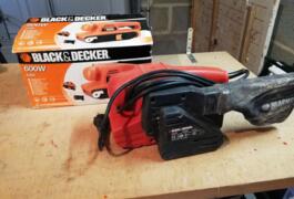 Location outil Ponceuse à bande black &amp; decker 600w près de Naintré