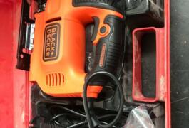 Location outil Scie sauteuse filaire black &amp; decker  520 w près de Sarcelles