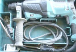 Location outil Perforateur burineur makita près de Uzerche
