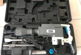 Location outil Marteau démolisseur mac allister 1700 w/ 45 joules près de Thoiry