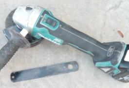 Location outil Disqueuse sans fil makita près de Cournonsec