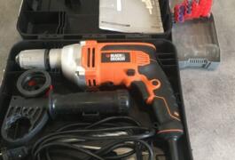 Location outil Perceuse à percution black &amp; decker 600w près de Vitrolles