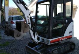 Location outil Mini pelle bobcat 323 près de Val-au-Perche