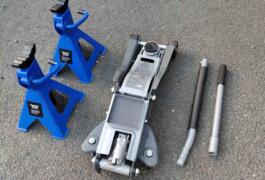 Location outil Cric hydraulique 2t + 2 chandelles 2t près de Montaigu-Vendée