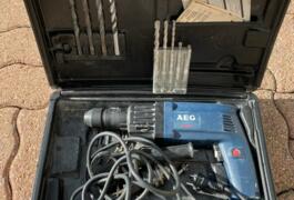 Location outil Perceuse à percussion aeg avec accessoires près de Montsoult