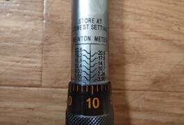 Location outil Clé dynamométrique tacklife calibré 1/4 près de Croissy-sur-Seine