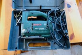 Location outil Scie sauteuse bosch - pst 700 pae près de Artigues-près-Bordeaux