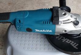 Location outil Meuleuse disqueuse makita 230mm près de Luc-la-Primaube