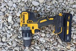 Location outil Perceuse visseuse dewalt dcd796 18v près de Solesmes