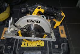 Location outil Scie circulaire sans fil dewalt 18v dcs391 près de Les Arcs
