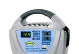 Location outil Chargeur batterie voiture ring 12v près de Élancourt