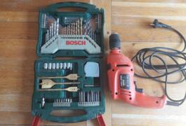 Location outil Perceuse à percussion black et decker + forêts près de Saint-Barthélemy-d'Anjou