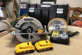Location outil Scie circulaire sans fils dewalt xr 18v près de Eaubonne