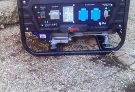 Location outil Groupe   electrogene   220  v  2600  w près de Dissay