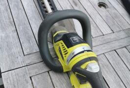 Location outil Taille haie sans fil ryobi près de Vouvray