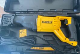 Location outil Scie sabre dewalt + lames près de Muret