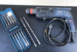 Location outil Perforateur aeg 1000w près de Pornichet