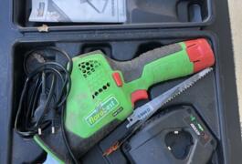 Location outil Coupe branche électrique sans fil près de Pornichet