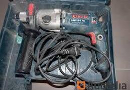 Location outil Perceuse /burineur bosch professional gbm 13-2 re avec moteur 750 watts et entrainement 2 vitesses avec présélection de la vitesse de rotation. près de La Tronche