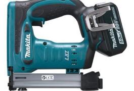 Location outil Agrafeuse makita 18v dst221 près de Campbon