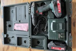 Location outil Perceuse visseuse sans fil metabo près de Montreuil