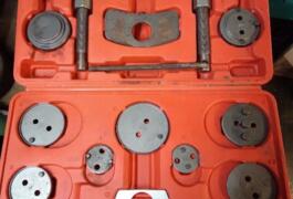 Location outil Coffret 21 pcs repousse piston frein près de Cuiry-lès-Chaudardes