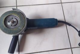 Location outil Disqueuse meuleuse bosh pro 850w  ø125 près de Villeurbanne