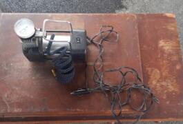Location outil Mini compresseur 12 V voiture  près de Voiron