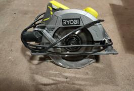 Location outil Scie circulaire électrique Ryobi près de Bouguenais