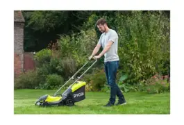 Location outil Tondeuse à gazon électrique Ryobi près de Soisy-sous-Montmorency