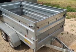 Location outil Remorque double essieux Moins de 750kg près de Saint-Julien-l'Ars