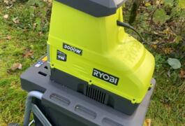 Location outil Broyeur à branche électrique Ryobi près de Treux