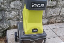 Location outil Broyeur de végetaux  Ryobi près de Le Bourget-du-Lac