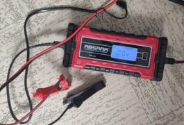 Location outil Chargeur de batterie électrique près de Feurs