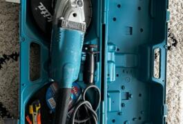 Location outil Meuleuse disqueuse 230mm Makita près de Brétigny-sur-Orge