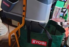 Location outil Broyeur à vegetaux électrique Ryobi près de Colleville