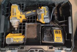 Location outil Visseuse  Dewalt près de Angers