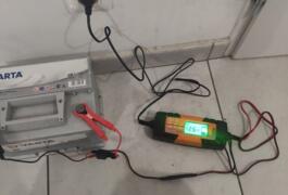 Location outil Chargeur de batterie électrique près de Miribel