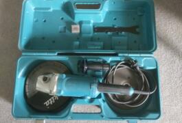 Location outil Meuleuse 230mm Makita près de Villabé