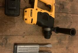 Location outil Burineur perforateur électrique Dewalt près de Lambersart