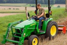 Location outil Tracteur avec chauffeur  près de Villeneuve-sur-Fère