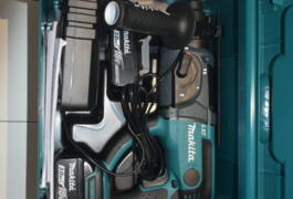 Location outil Burineur perforateur électrique Makita près de Angoulins