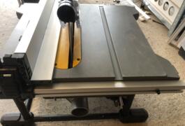 Location outil Scie sur table électrique Dewalt près de Bernwiller