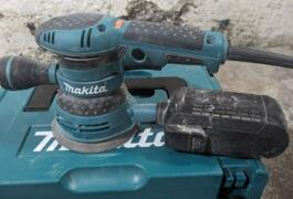 Location outil Ponceuse excentrique électrique Makita près de Angers