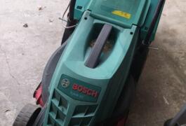 Location outil Tondeuse à gazon électrique Bosch près de La Roquette-sur-Siagne